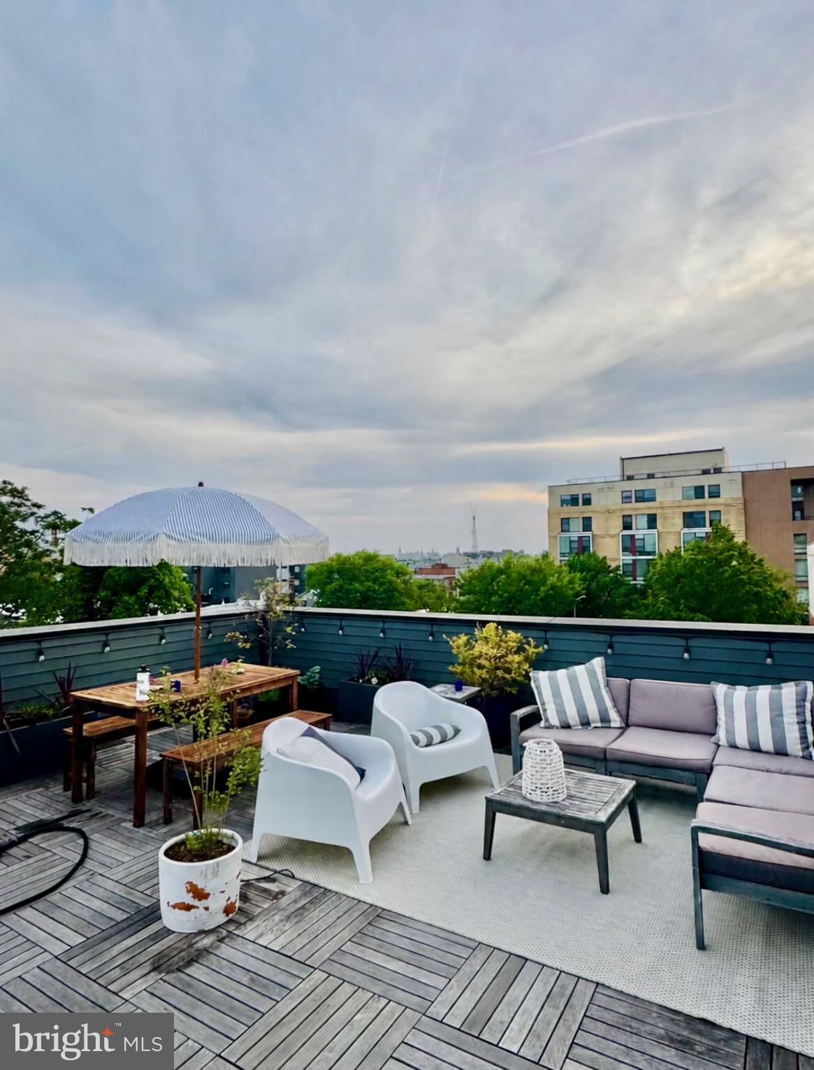 646 NEWTON PLACE NW #303 photograph