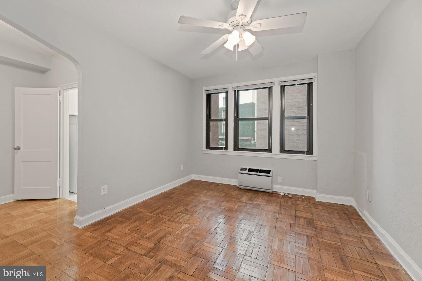 1010 25TH STREET NW #208 photograph