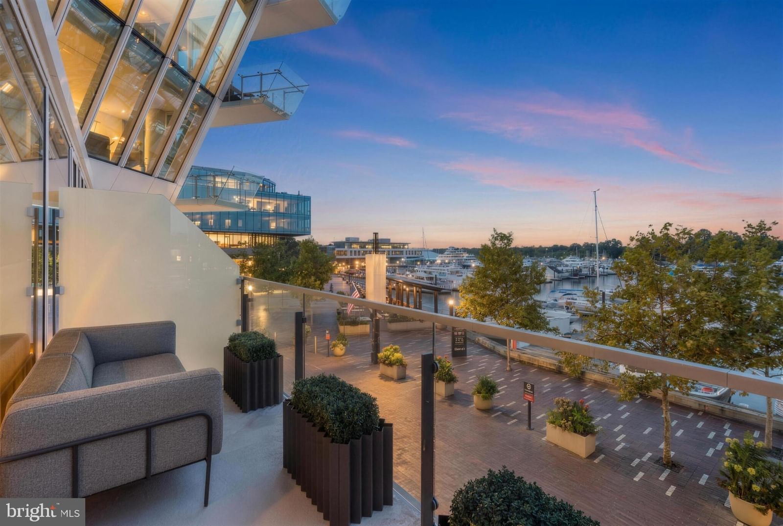 601 WHARF STREET SW #208 photograph