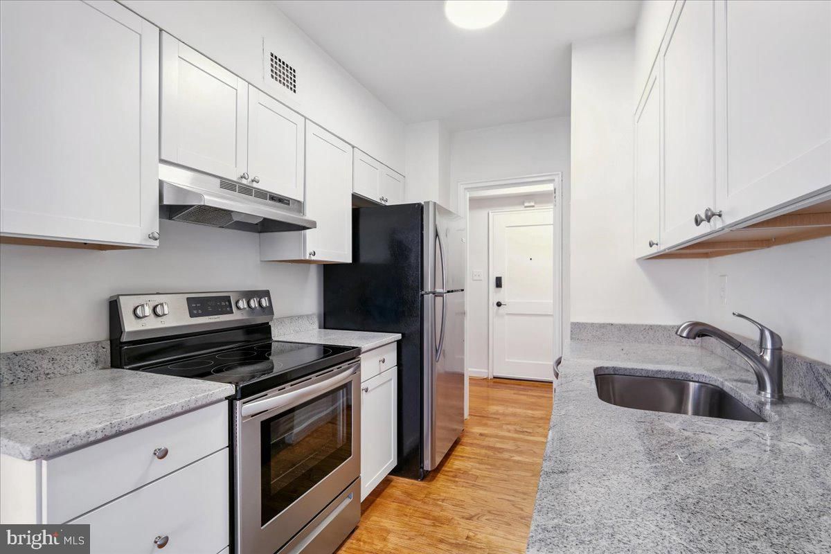 4301 MASSACHUSETTS AVENUE NW #4011 photograph
