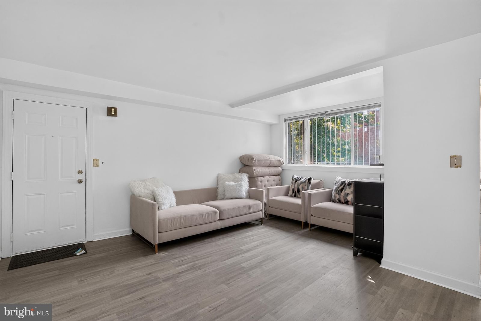750 BARNABY STREET SE #T3 photograph