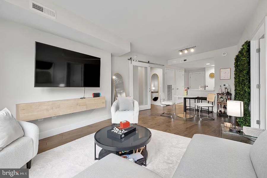 50 FLORIDA AVENUE NE #419 photograph