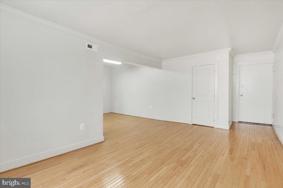 2850 HARTFORD STREET SE #303 photograph
