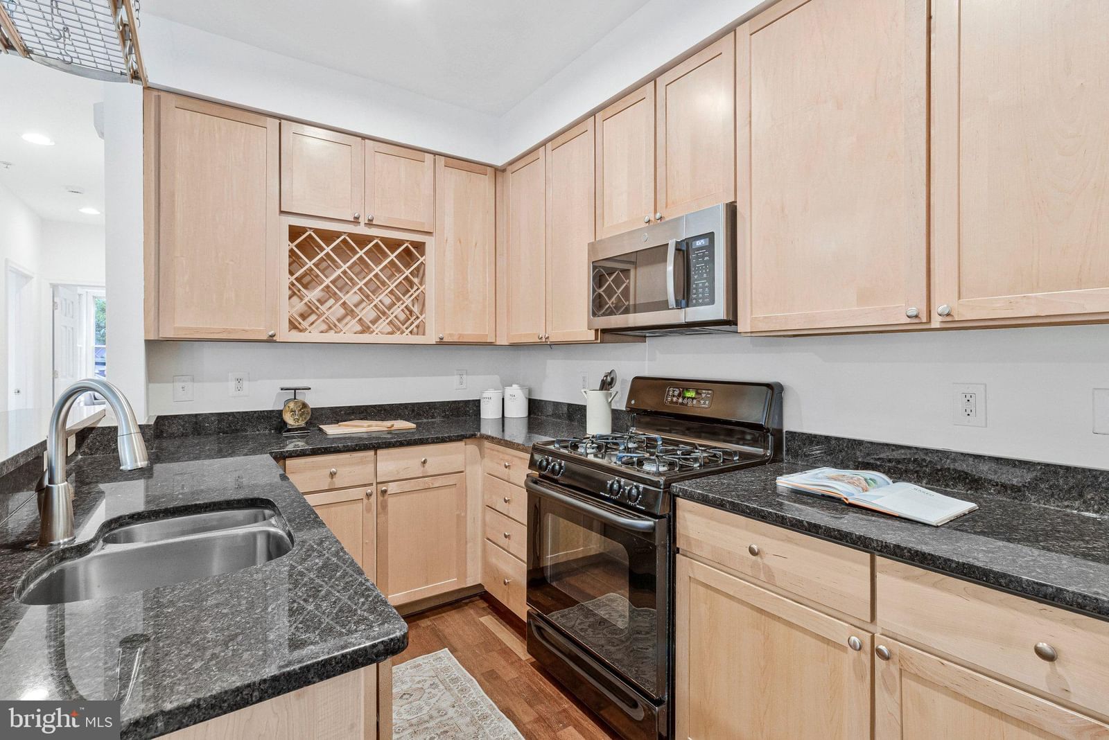 272 KENTUCKY AVENUE SE #B photograph