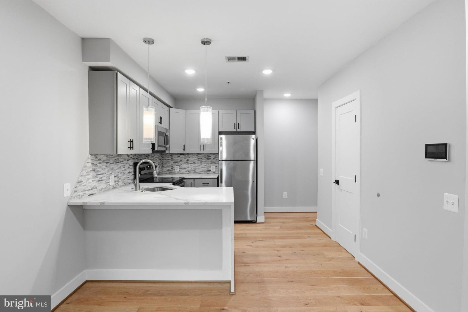 1040 BLADENSBURG ROAD NE #1A photograph
