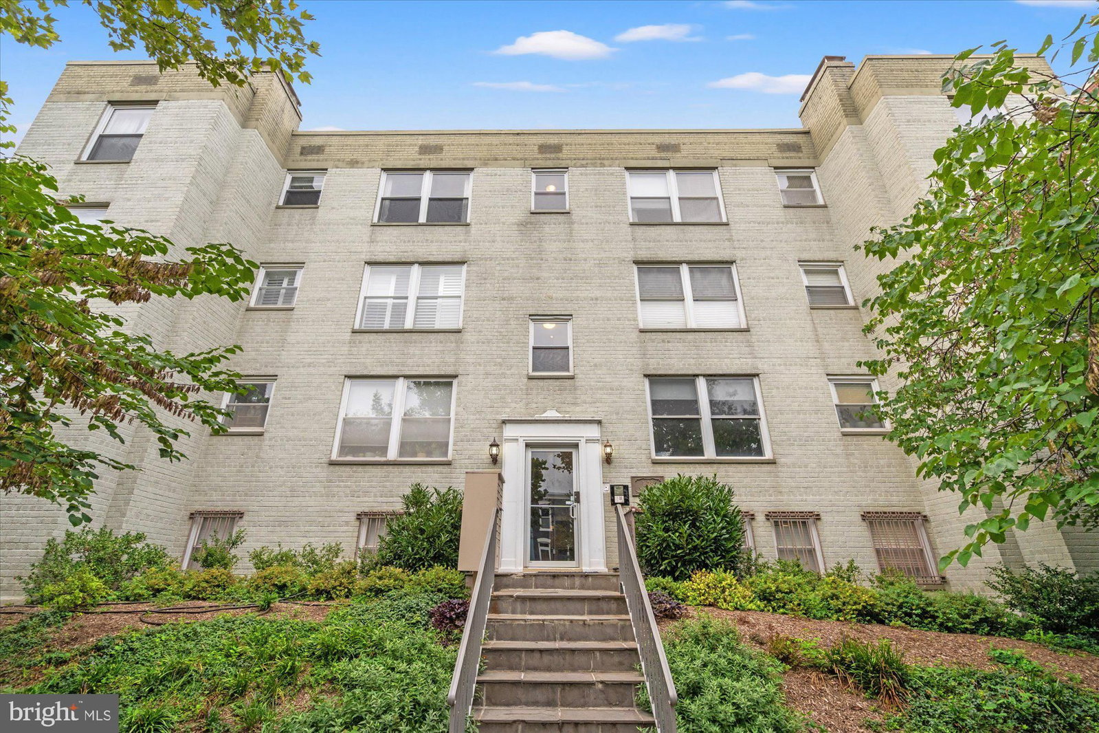 1628 C STREET SE #202 photograph