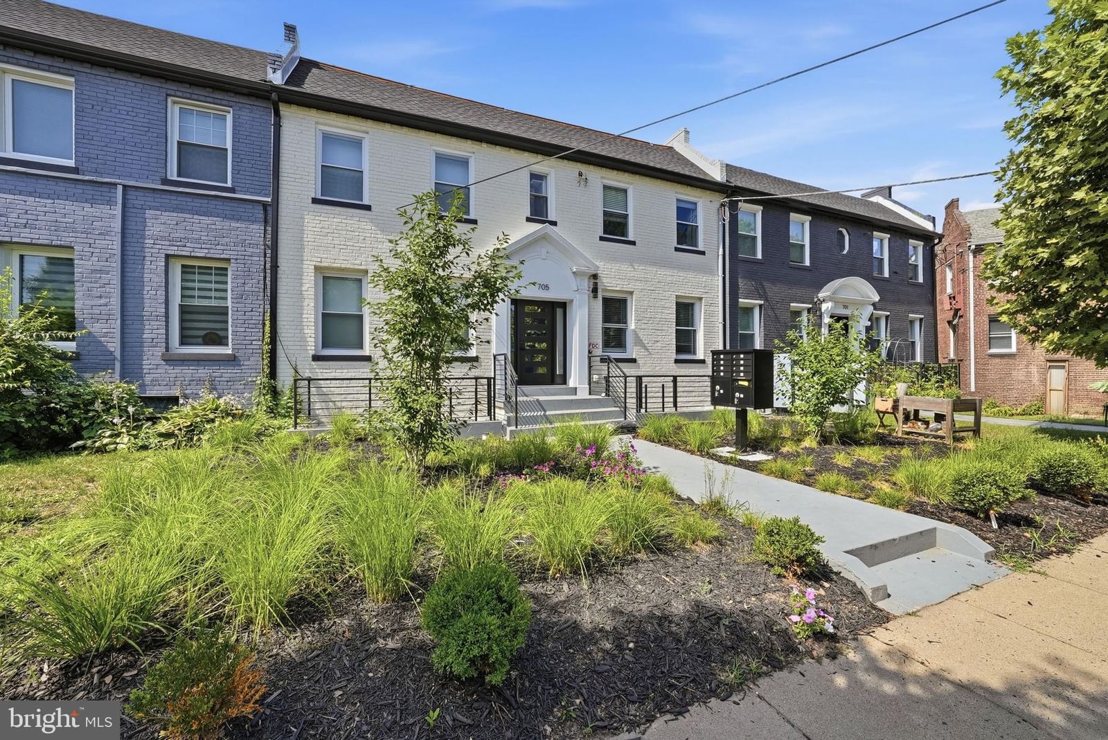 705 QUINCY STREET NE #4 photograph