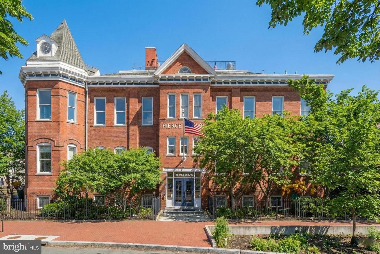 1375 MARYLAND AVENUE NE #L photograph