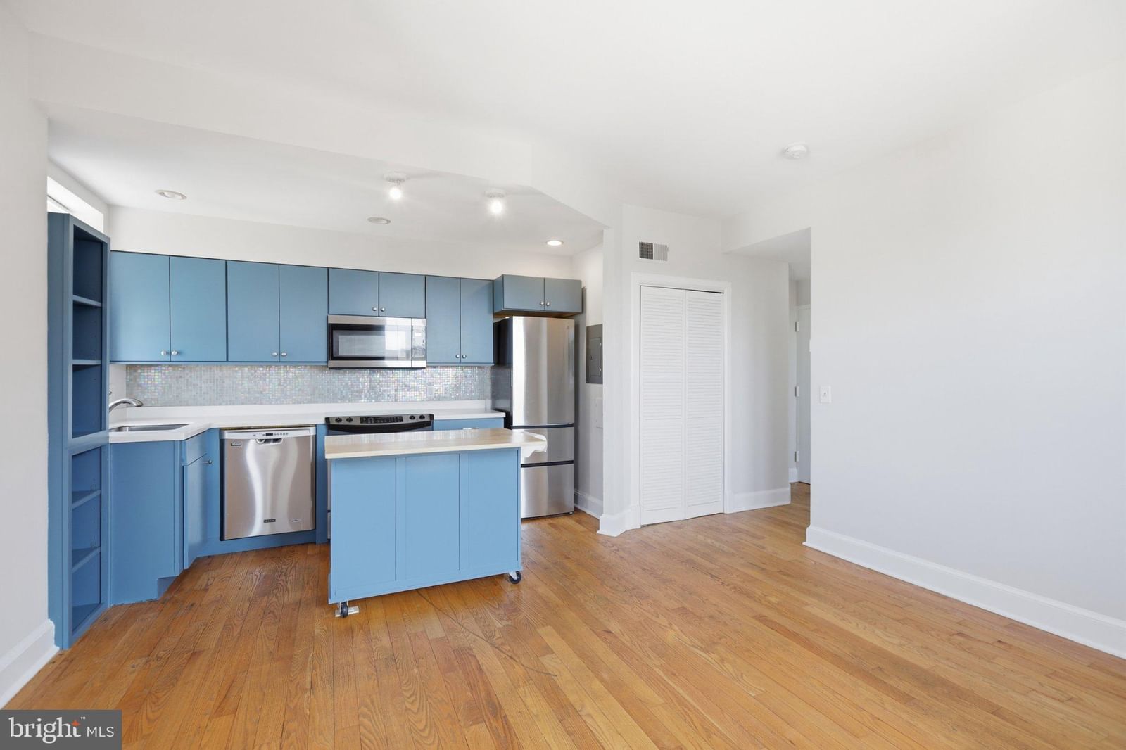 1673 PARK ROAD NW #504 photograph