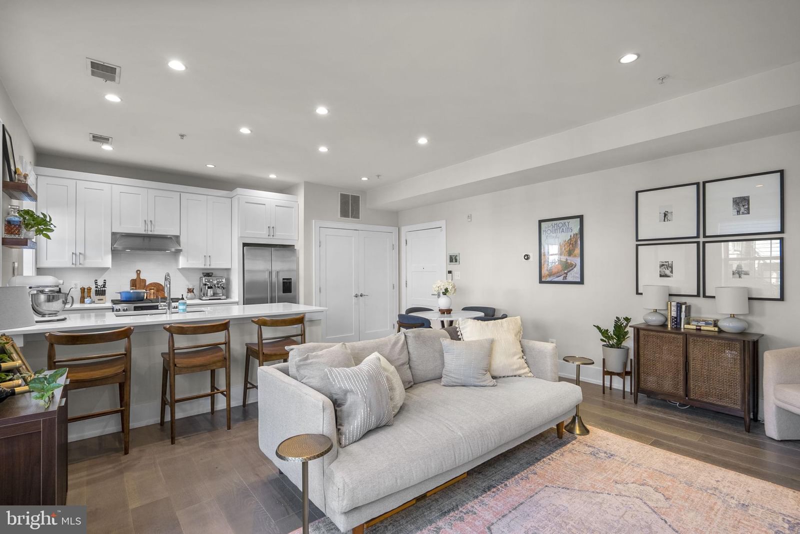 16 17TH STREET NE #112 photograph