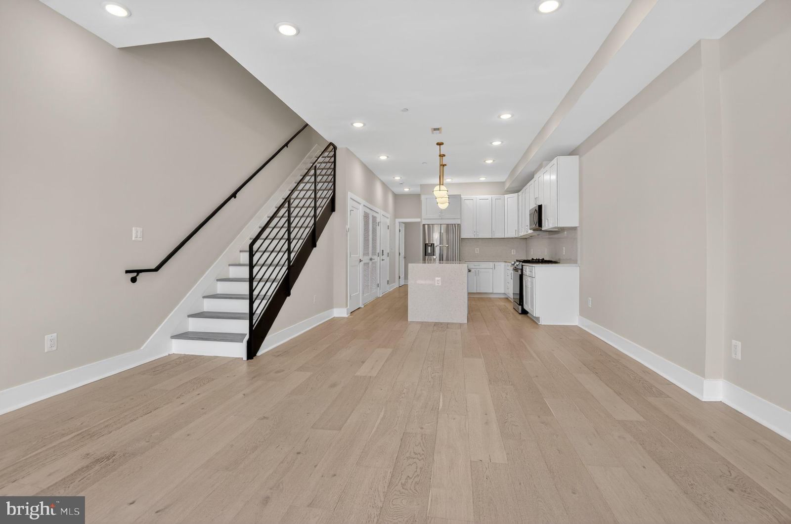217 20TH STREET NE #2 photograph