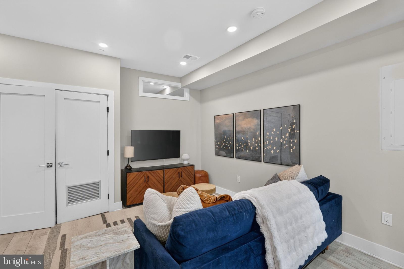 2556 UNIVERSITY PLACE NW #1 photograph