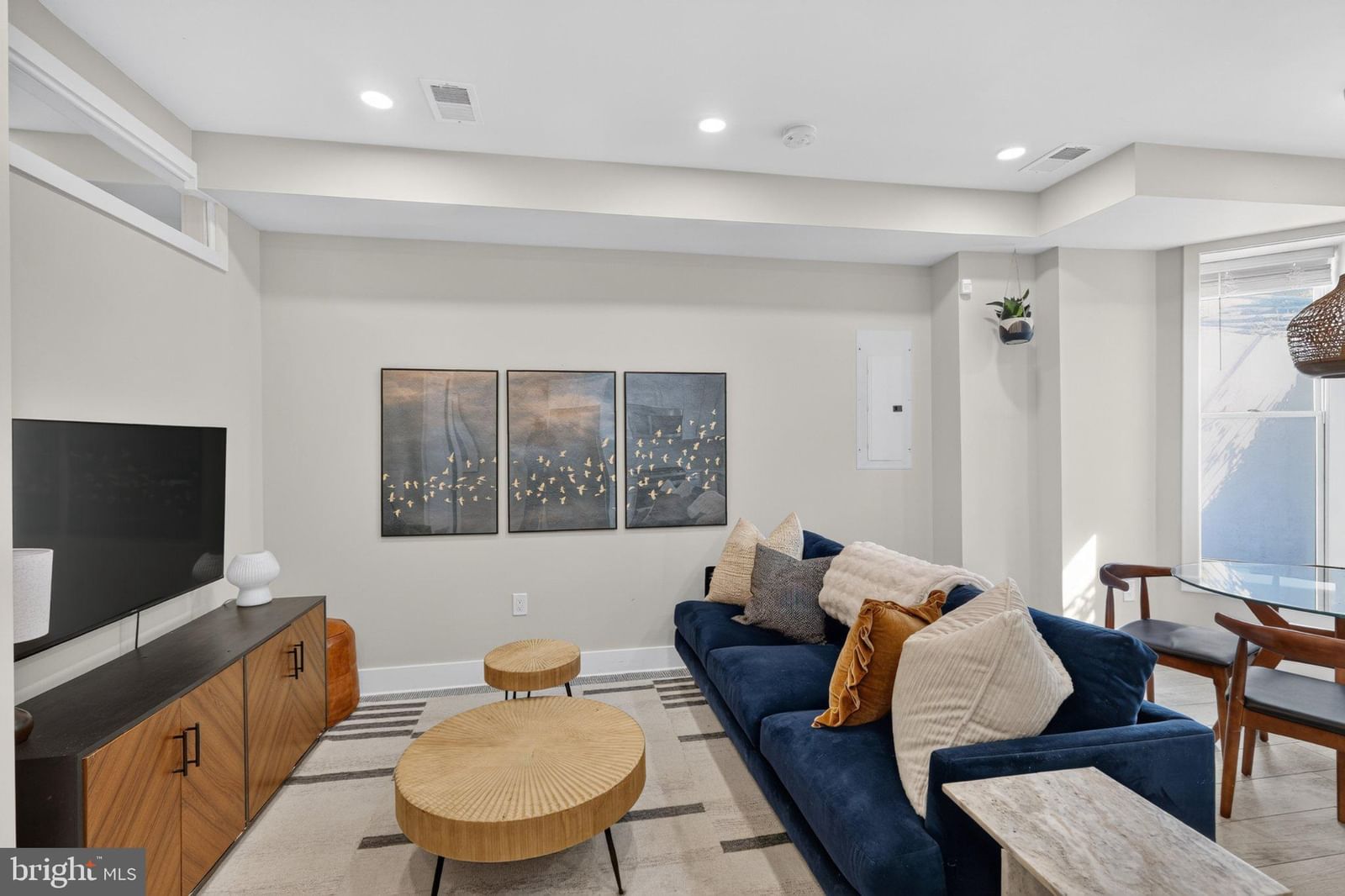 2556 UNIVERSITY PLACE NW #1 photograph