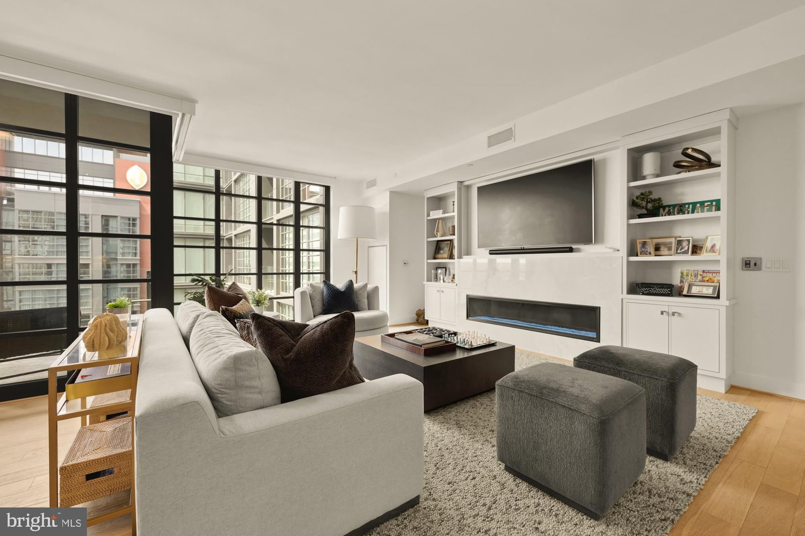 45 SUTTON SQUARE SW #906 photograph