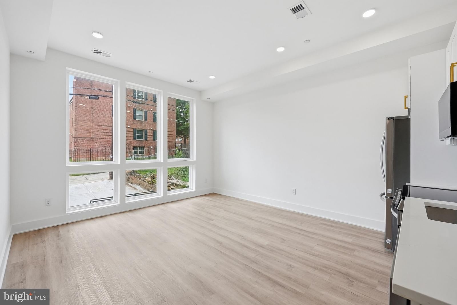 2105 M STREET NE #5 photograph