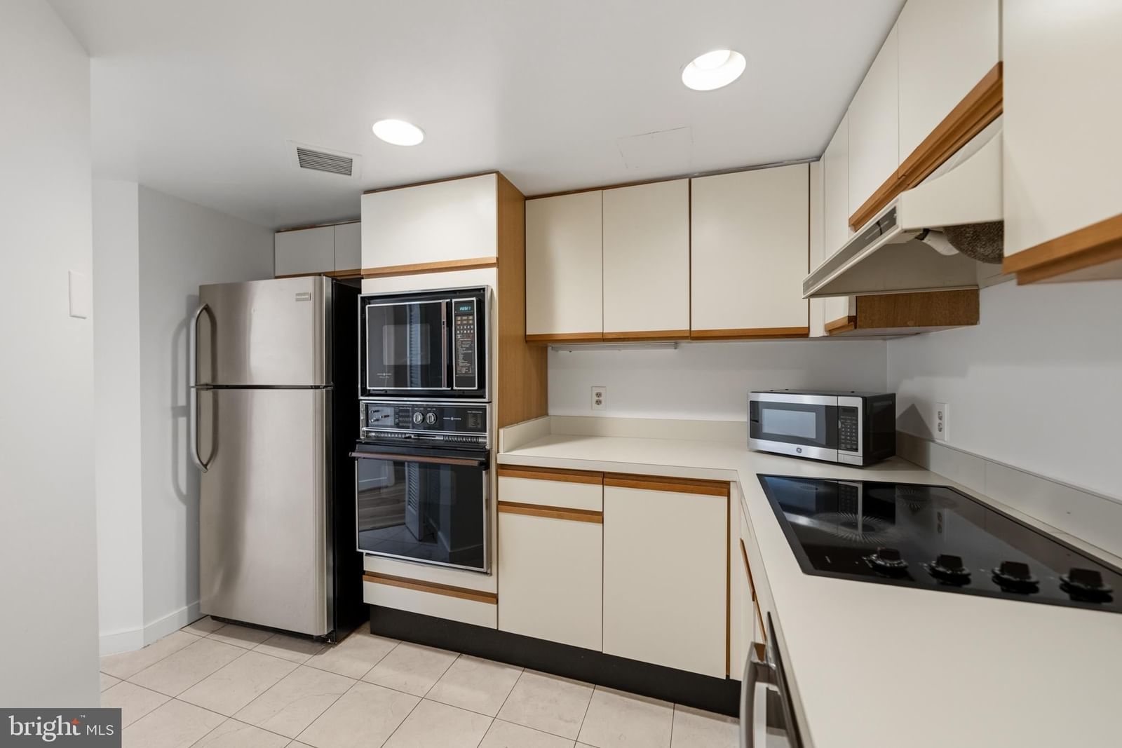 1099 22ND STREET NW #103 photograph
