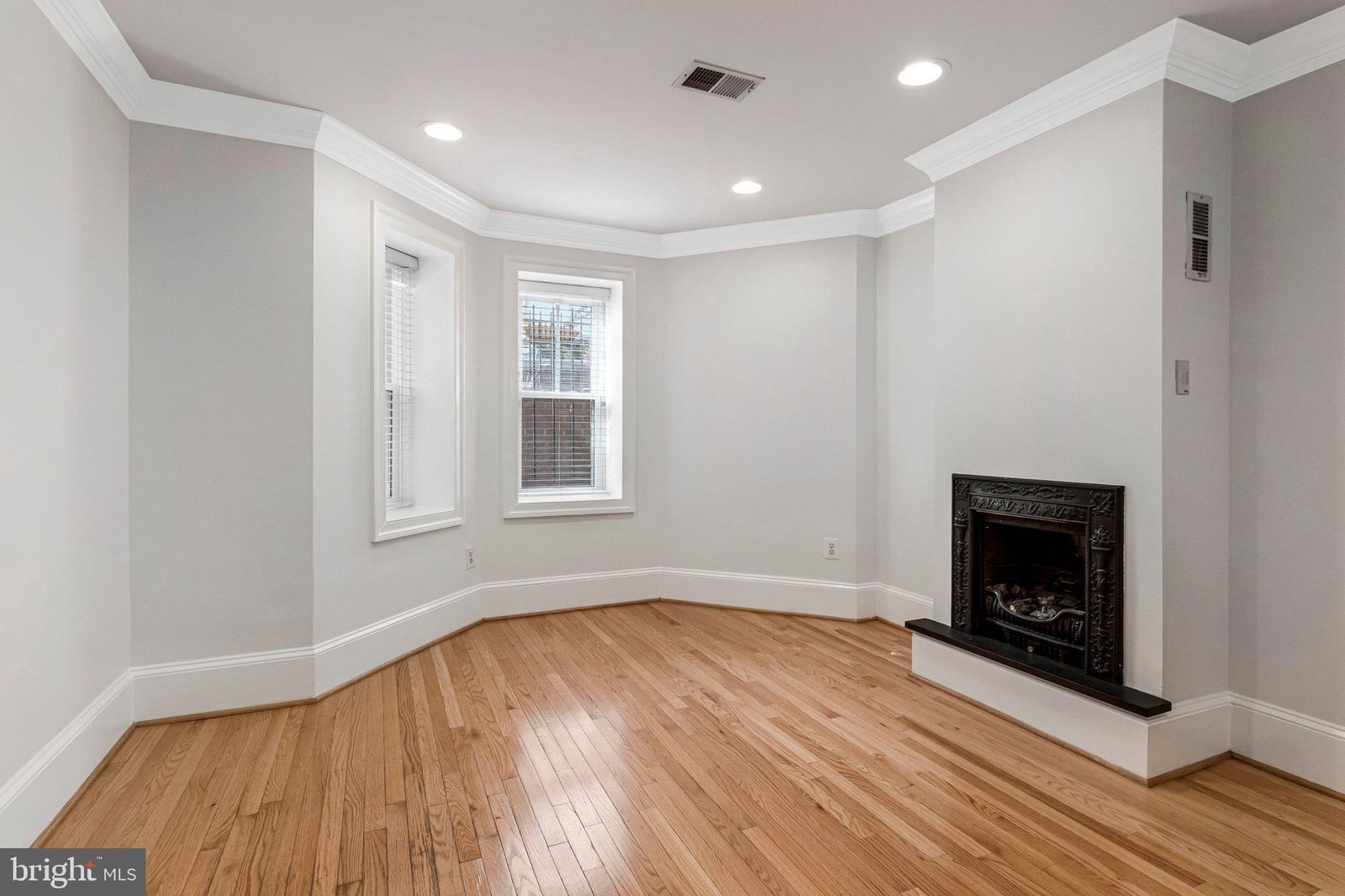 629 4TH STREET NE #1 photograph