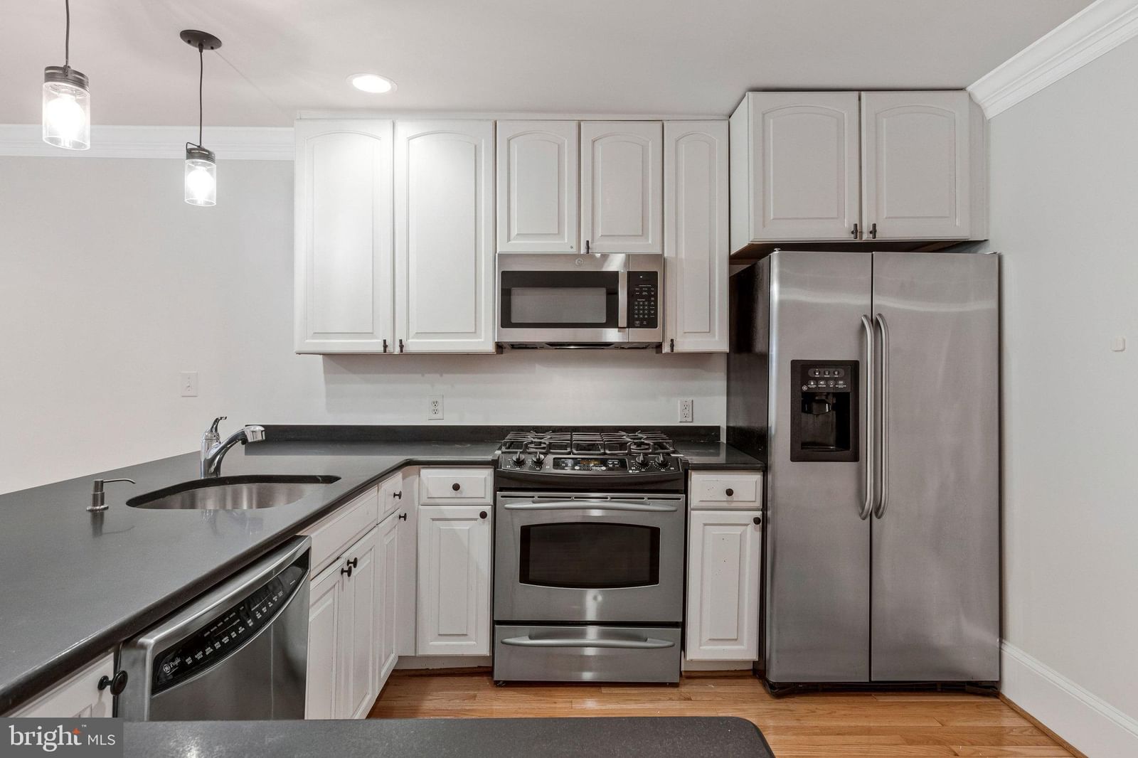 629 4TH STREET NE #1 photograph