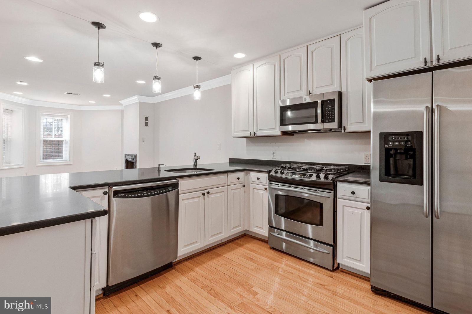 629 4TH STREET NE #1 photograph