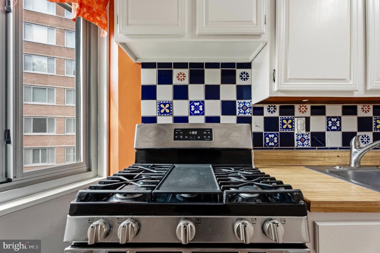 4200 CATHEDRAL AVENUE NW #607 photograph