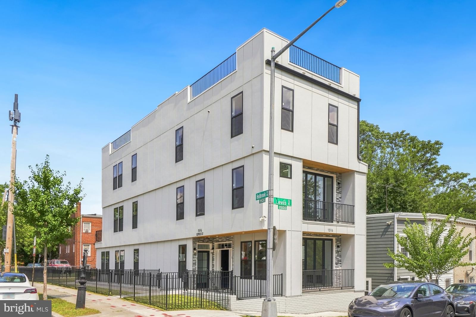 1516 LEVIS STREET NE #2 photograph