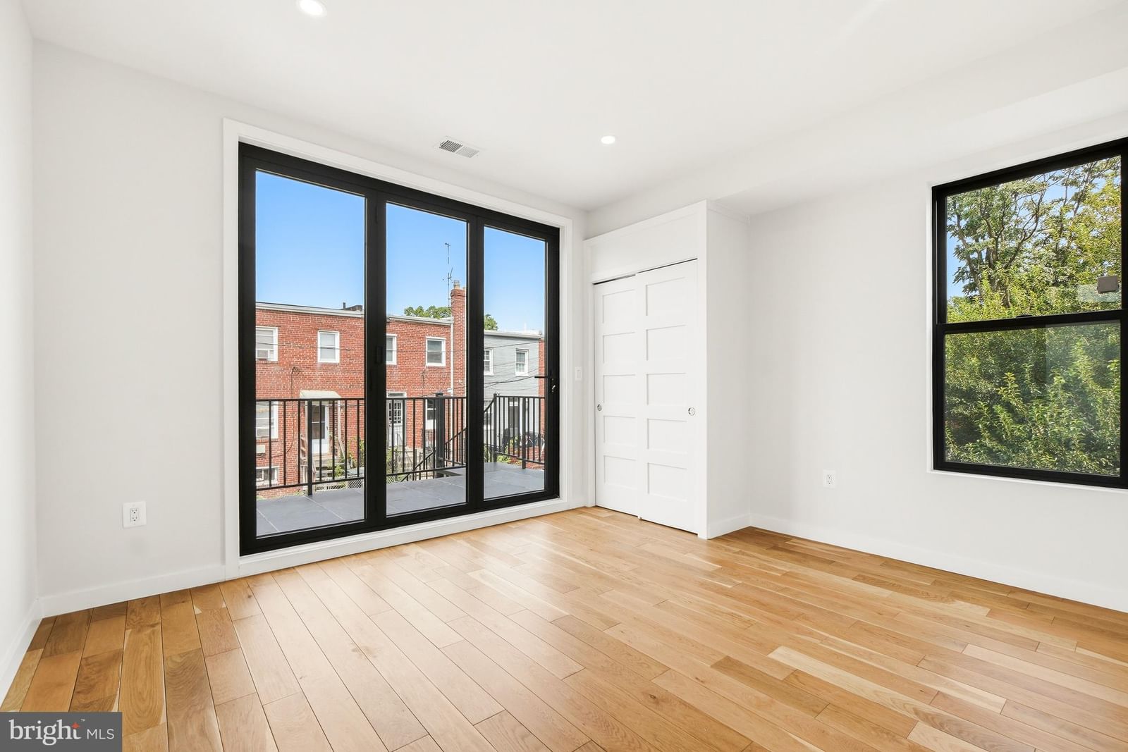 1516 LEVIS STREET NE #UNIT 1 photograph
