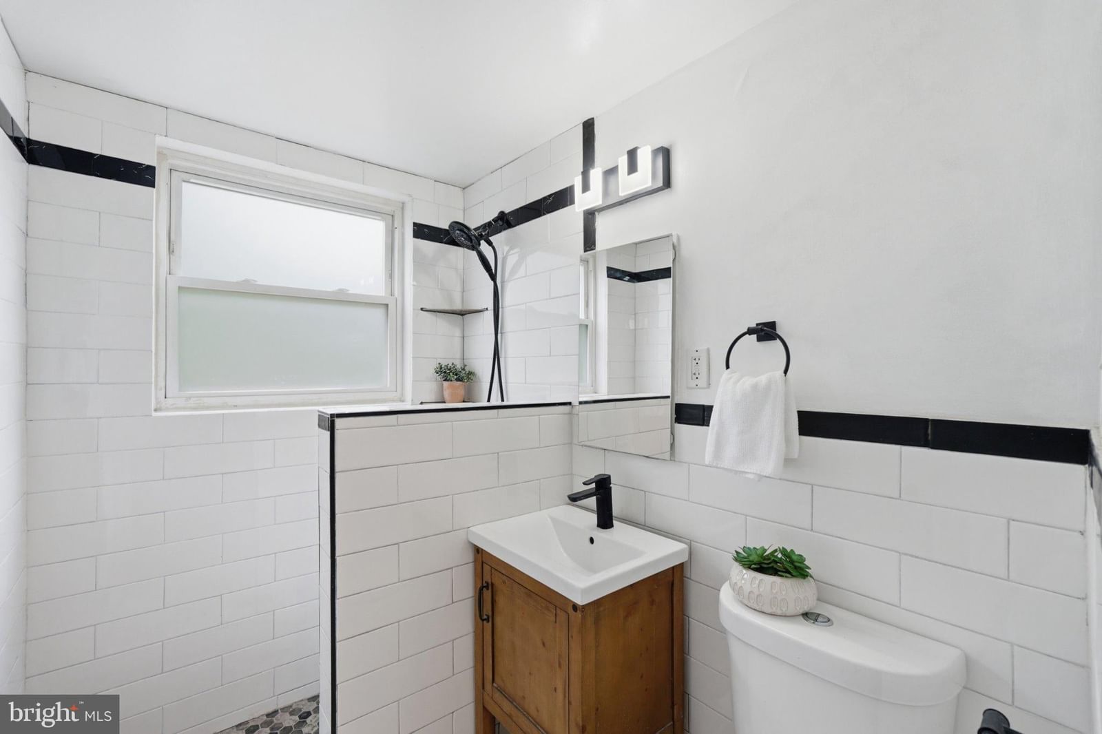 526 KENYON STREET NW #201 photograph