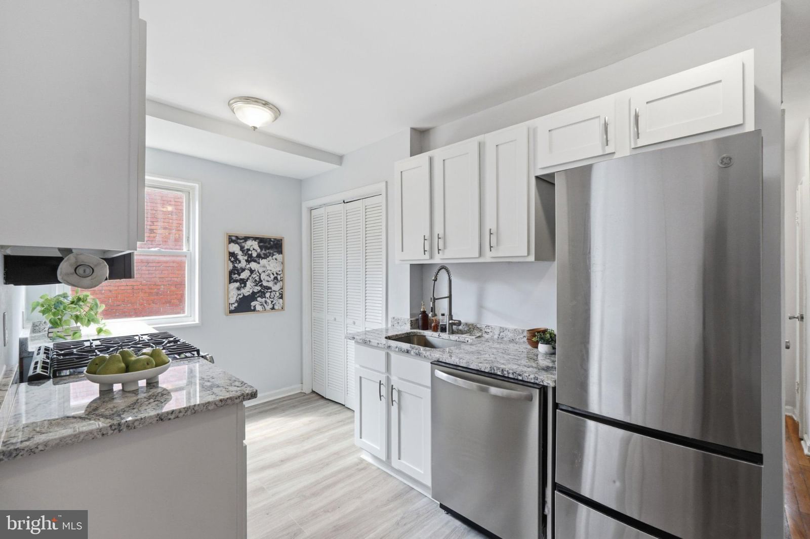 526 KENYON STREET NW #201 photograph