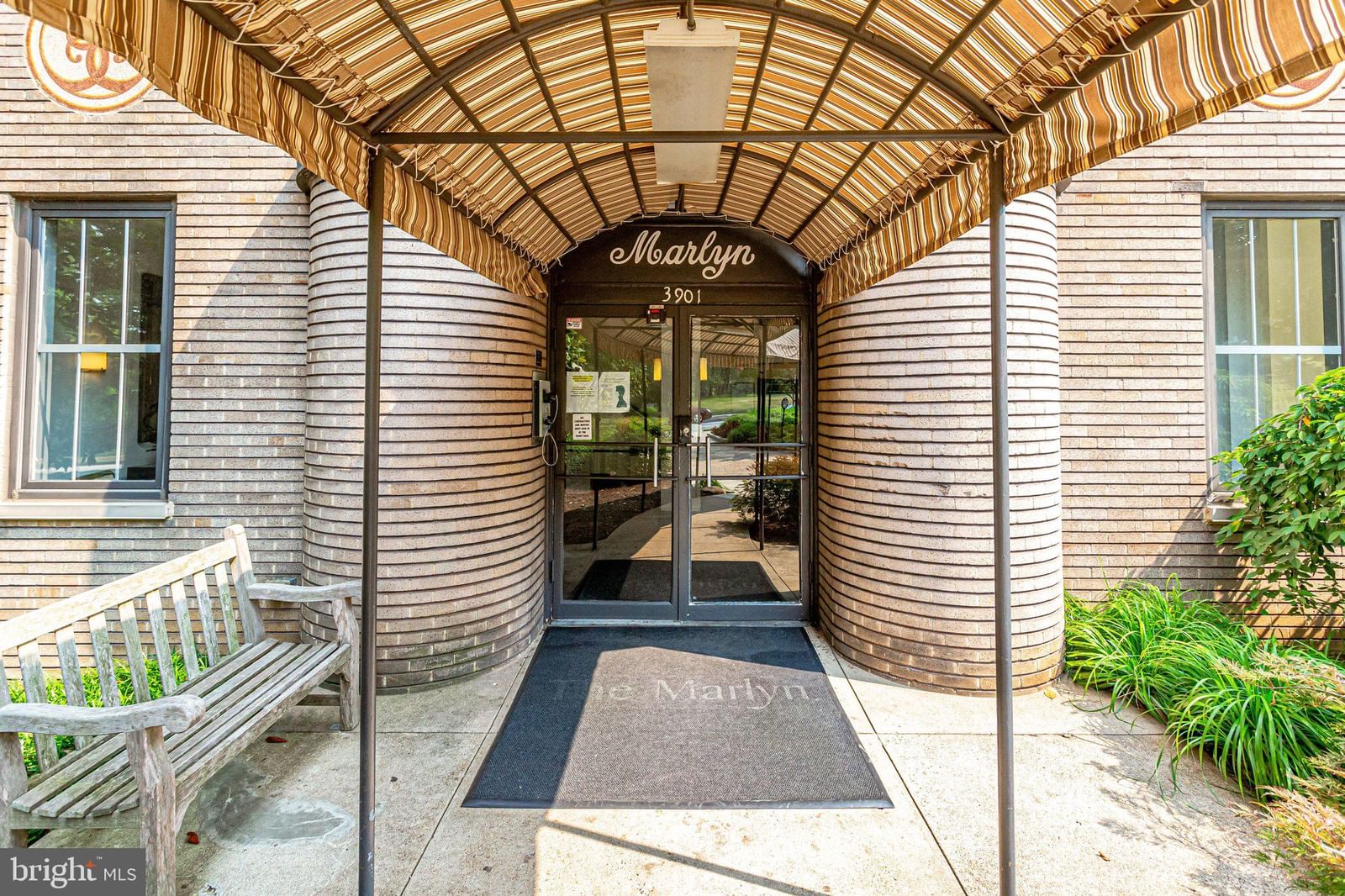 3901 CATHEDRAL AVENUE NW #16 photograph
