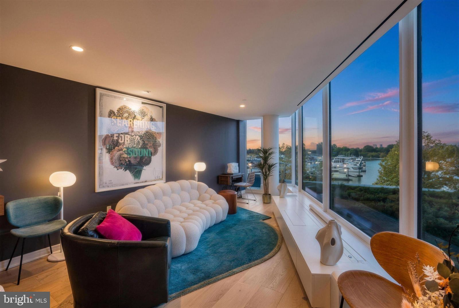 601 WHARF STREET SW #208 photograph