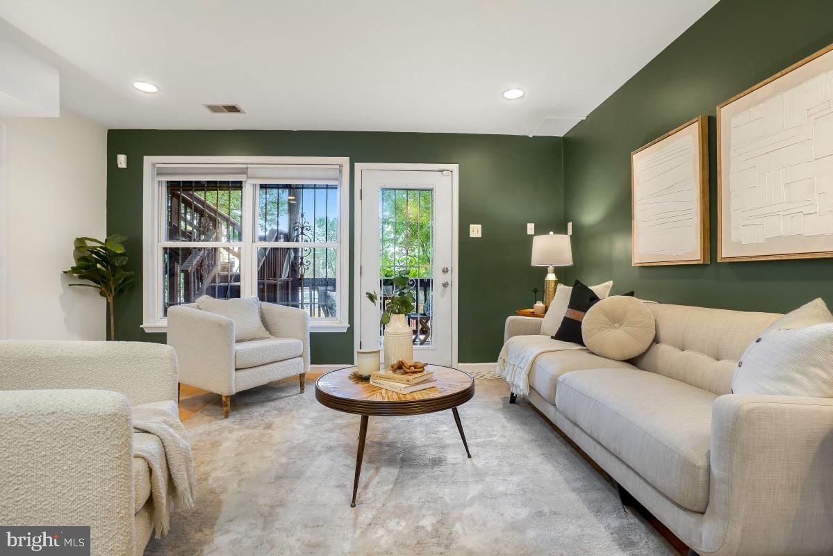 1519 CONSTITUTION AVENUE NE #202 photograph