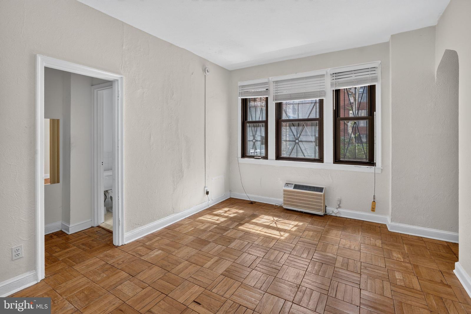 1010 25TH STREET NW #107 photograph