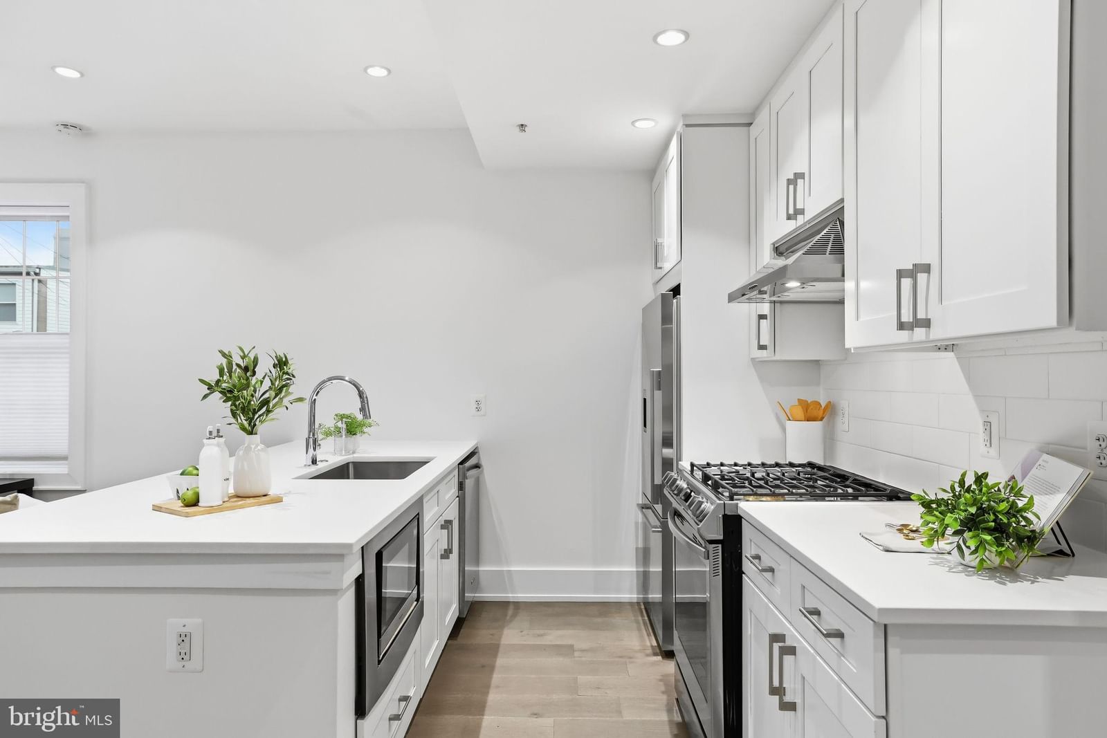 16 17TH STREET NE #121 photograph