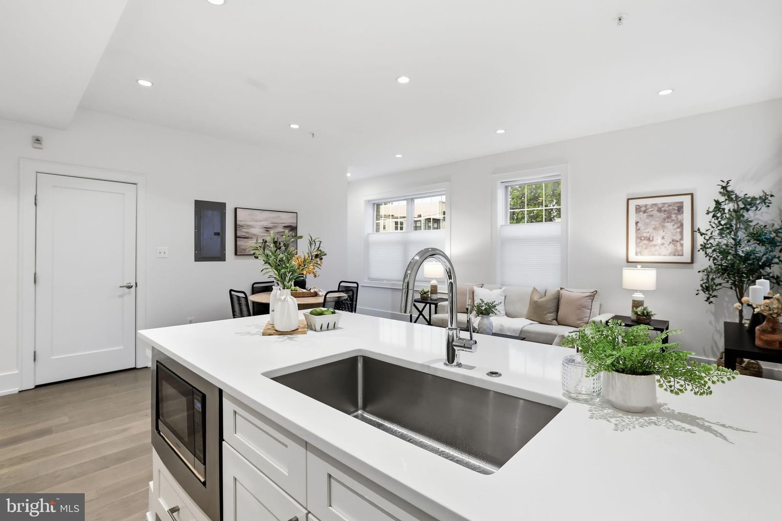 16 17TH STREET NE #121 photograph