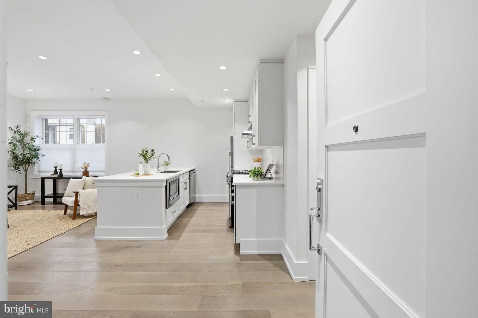 16 17TH STREET NE #121 photograph