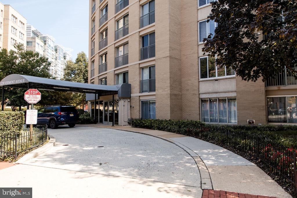 1239 VERMONT AVE NW #204 photograph