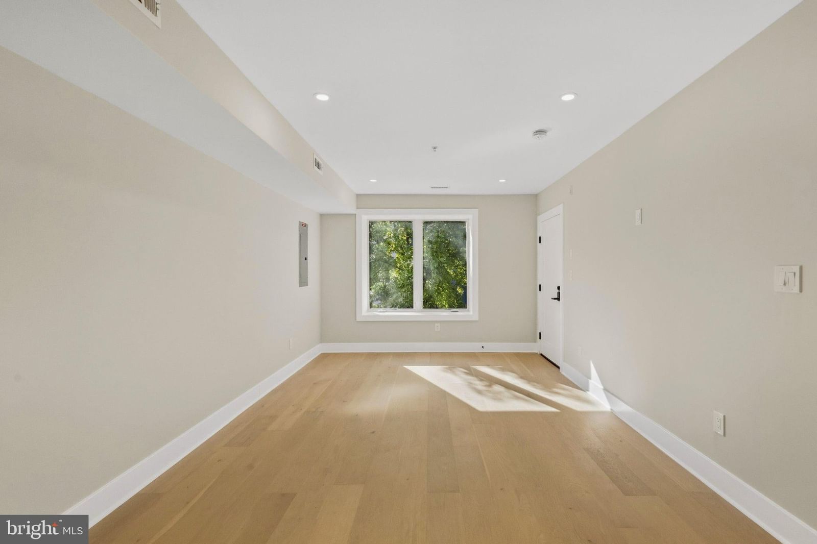 1013 17TH PLACE NE #1 photograph