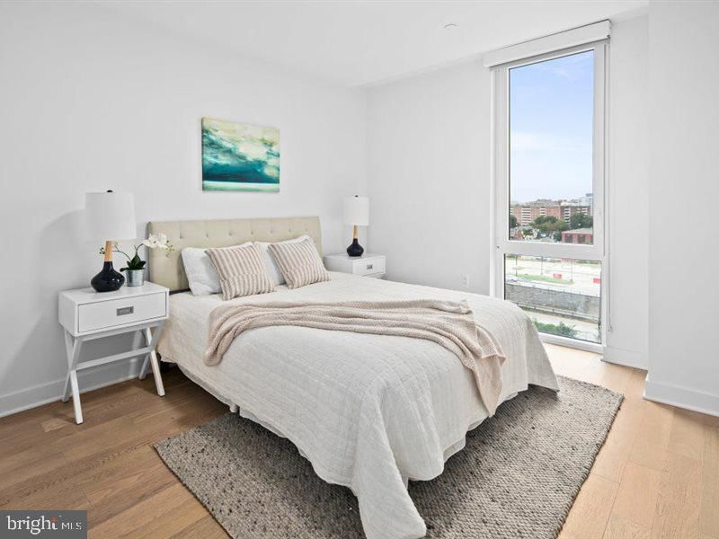 37 L ST SE #706 photograph