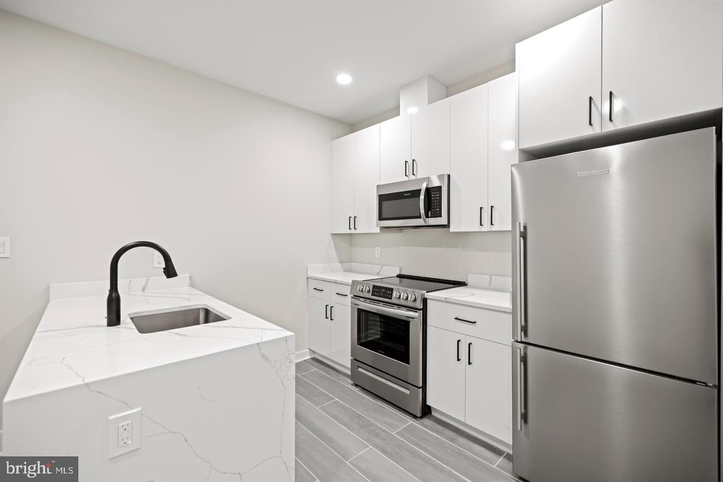 824 18TH STREET NE #002 photograph