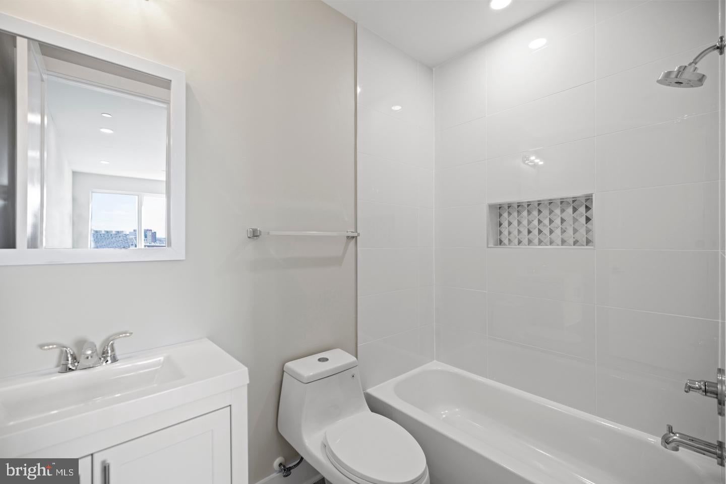 824 18TH STREET NE #304 photograph