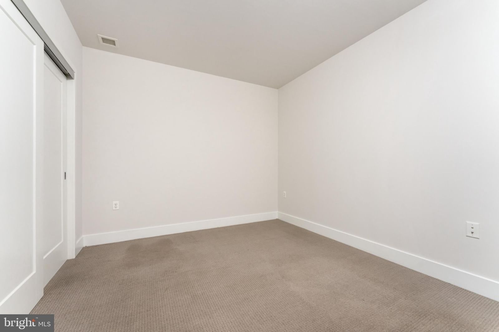 525 WATER STREET SW #101 photograph