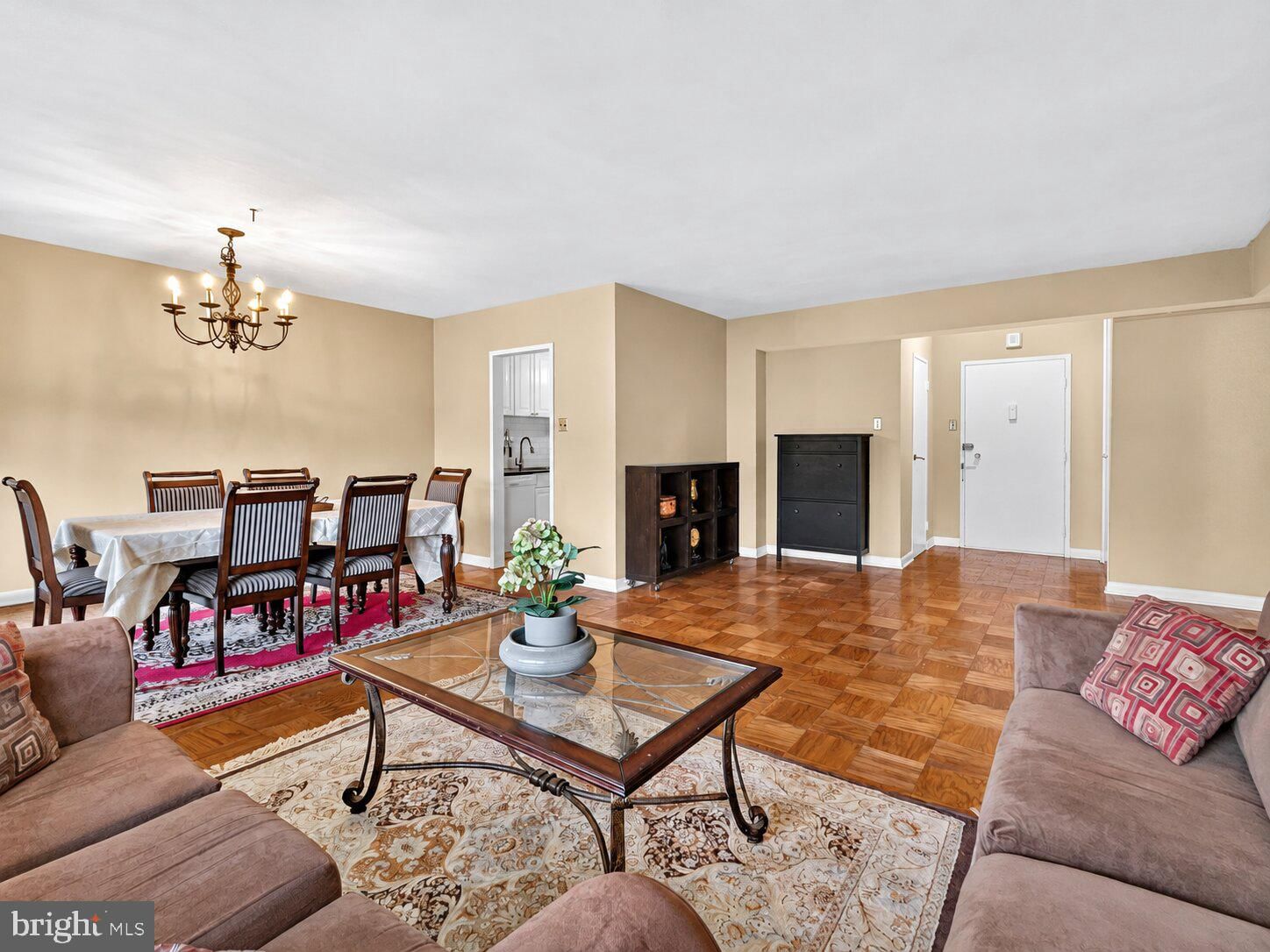 4201 CATHEDRAL AVENUE NW #820E photograph