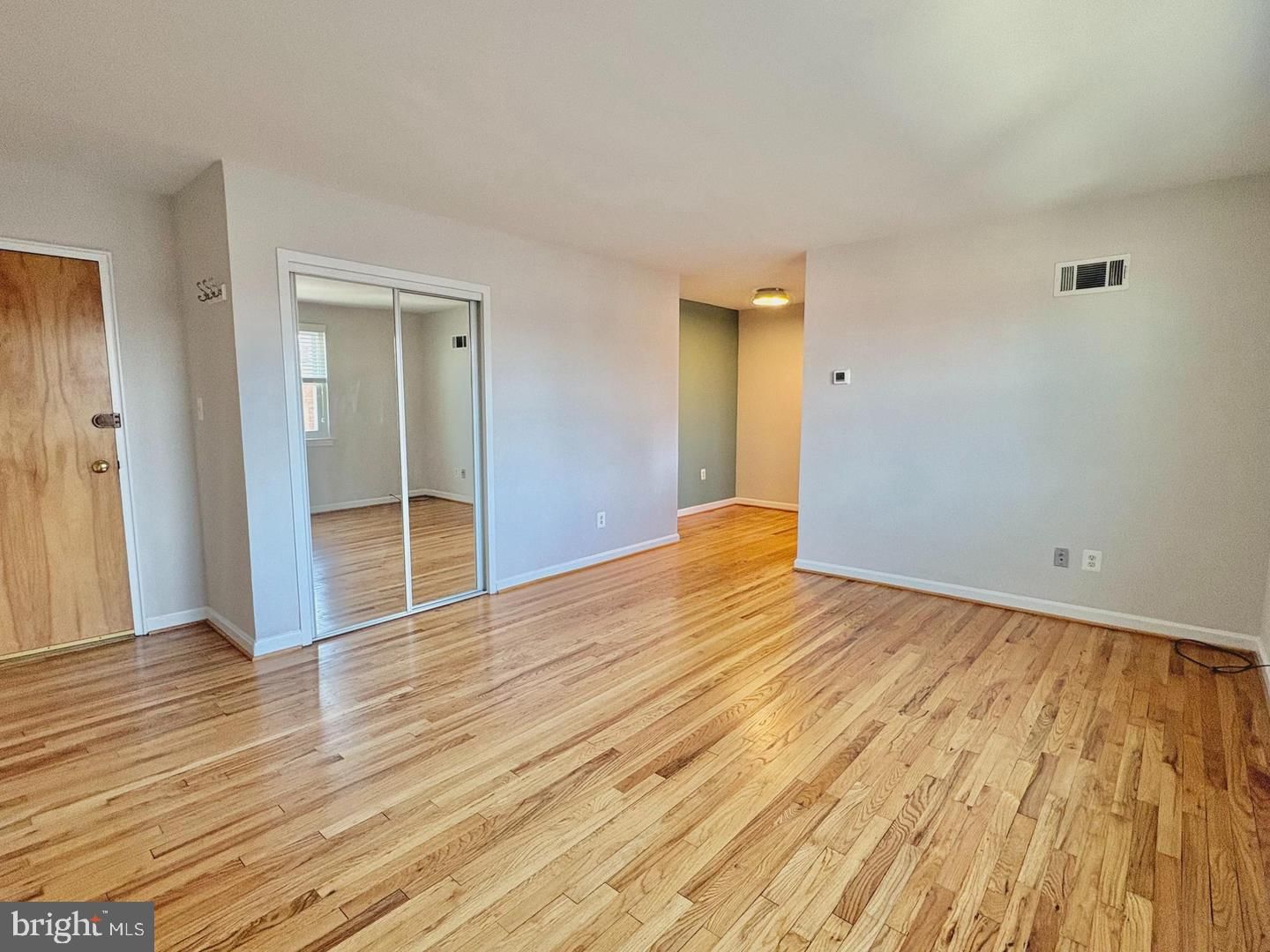1627 MASSACHUSETTS AVENUE SE #302 photograph