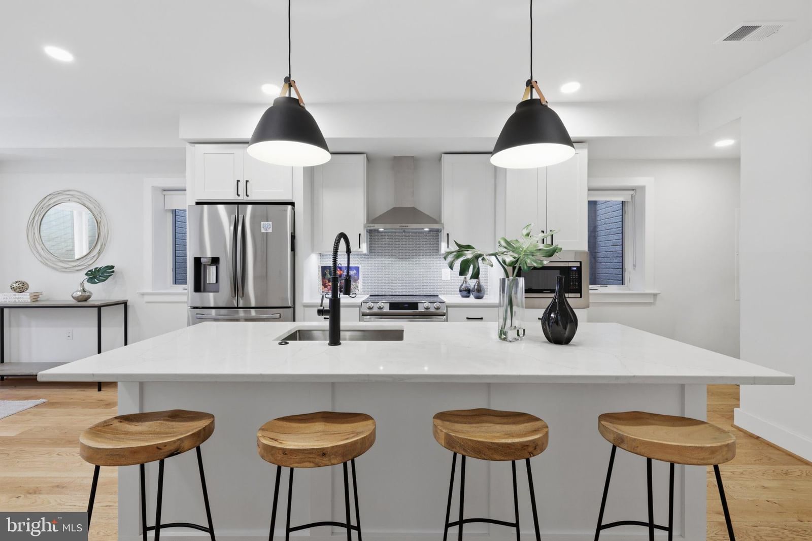 1009 RHODE ISLAND AVENUE NE #1 photograph