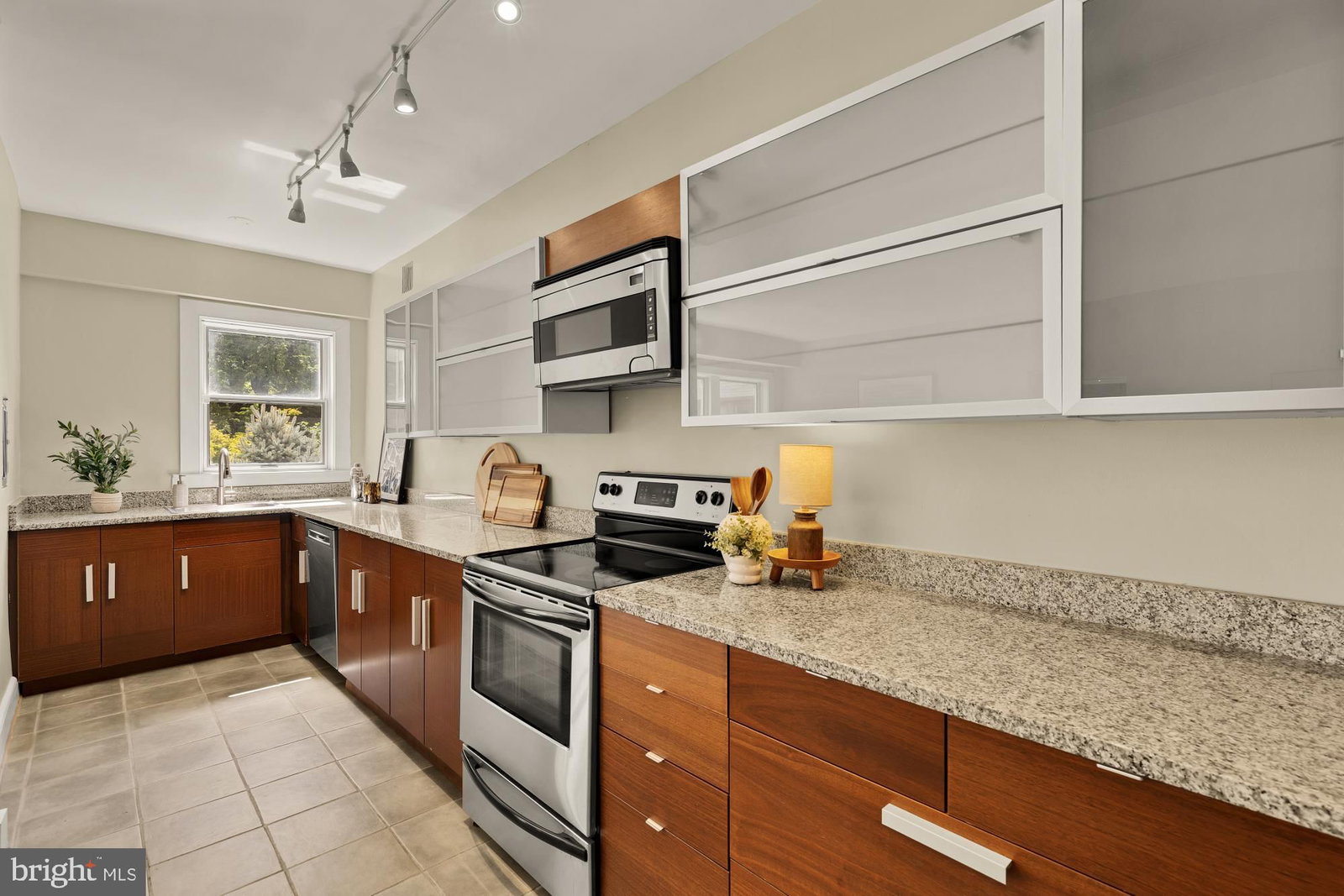 3901 CATHEDRAL AVENUE NW #220 photograph