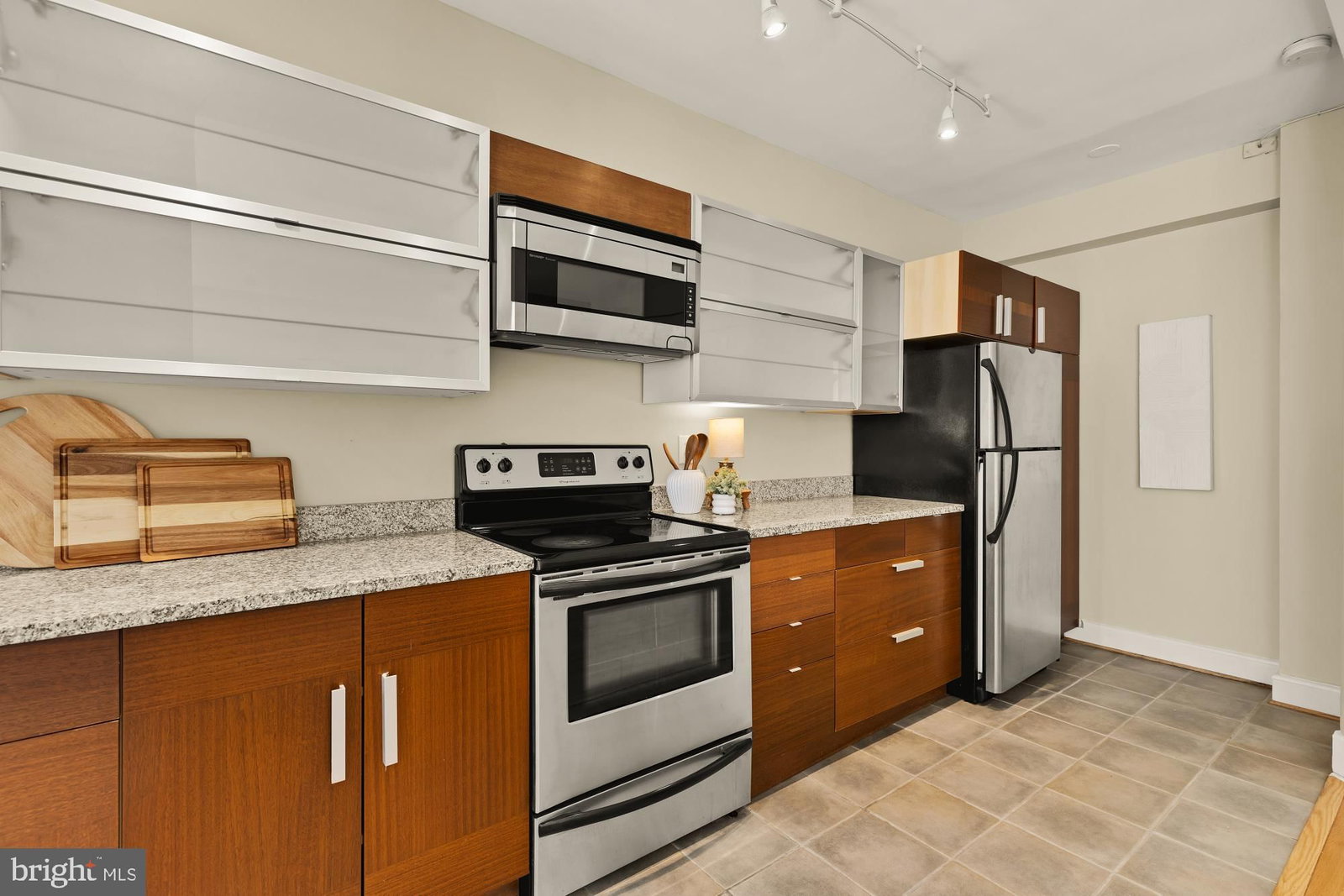 3901 CATHEDRAL AVENUE NW #220 photograph