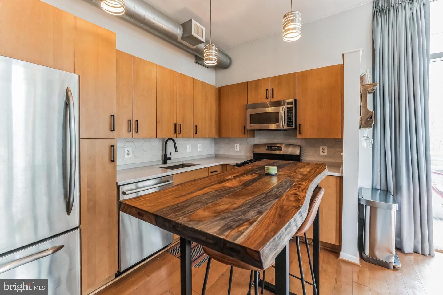 811 4TH STREET NW #318 photograph