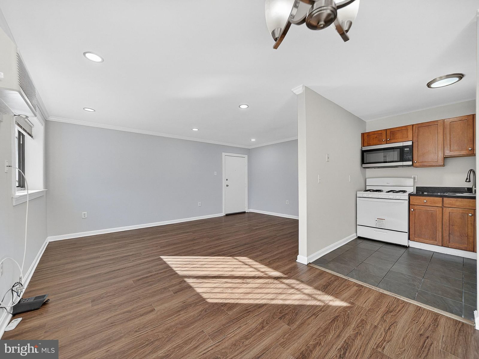 3111 NAYLOR ROAD SE #104 photograph