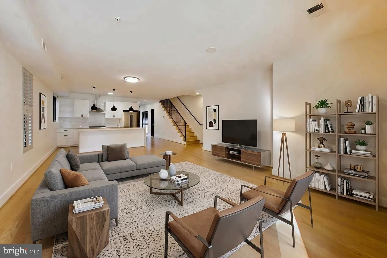 310 V STREET NE #1 photograph