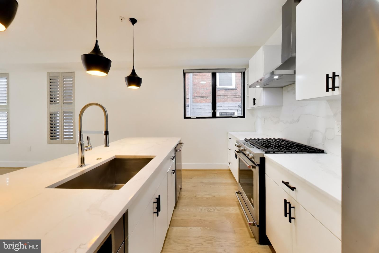310 V STREET NE #1 photograph